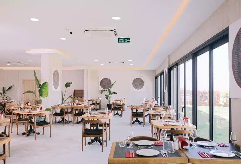 Hotelli Ramada By Wyndham Cesme