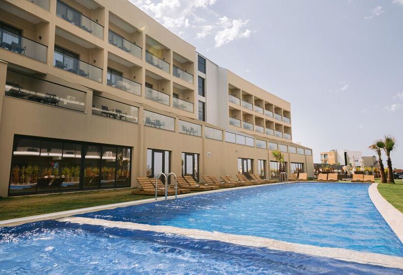 فندق Ramada By Wyndham Cesme