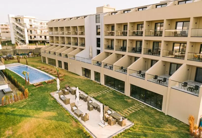 Hotelli Ramada By Wyndham Cesme