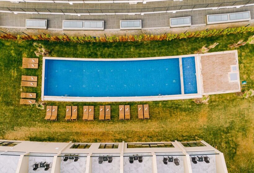 فندق Ramada By Wyndham Cesme