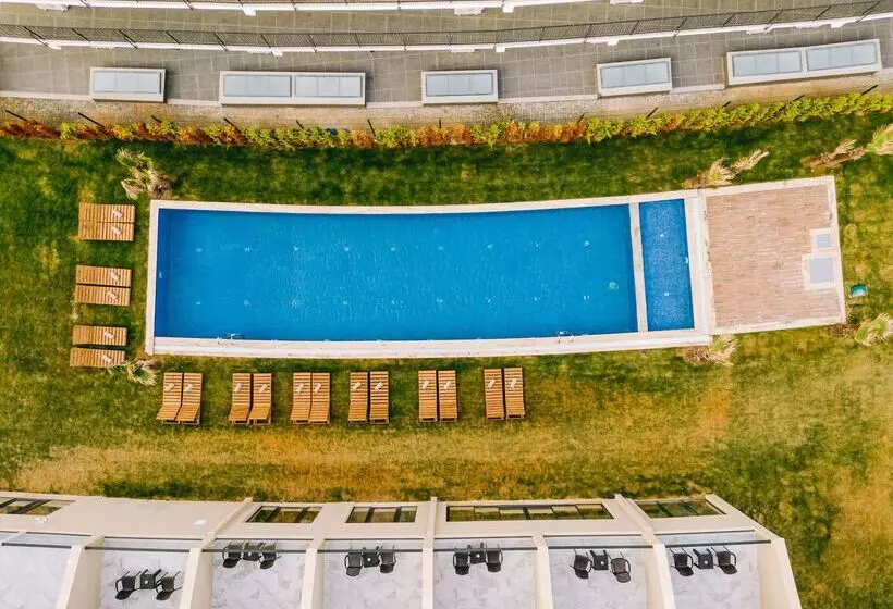 Hotelli Ramada By Wyndham Cesme