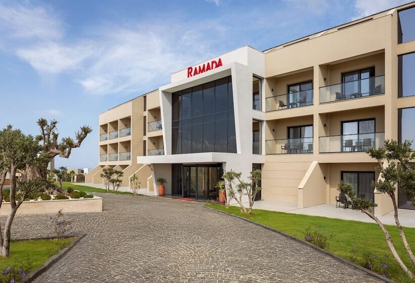 فندق Ramada By Wyndham Cesme