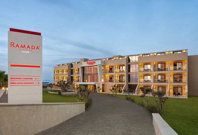 فندق Ramada By Wyndham Cesme