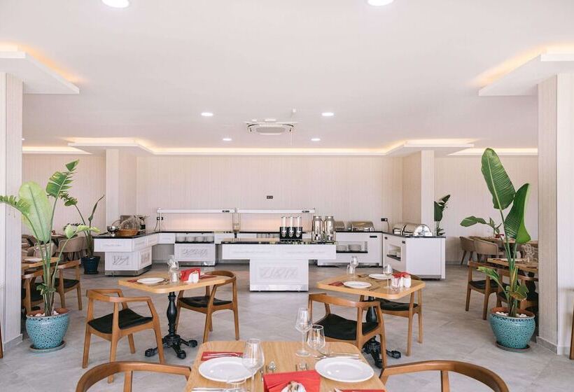 فندق Ramada By Wyndham Cesme