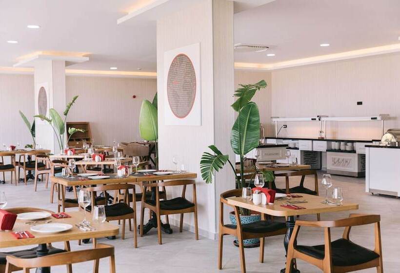 فندق Ramada By Wyndham Cesme