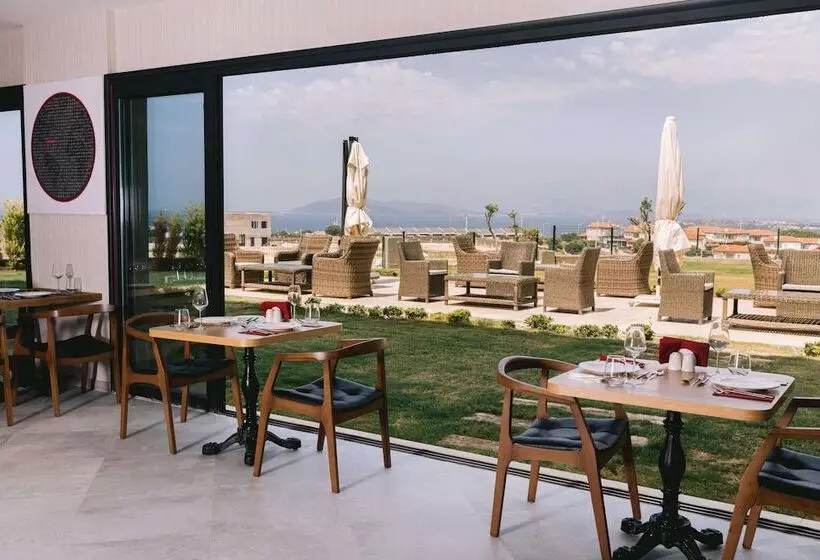 Hotelli Ramada By Wyndham Cesme