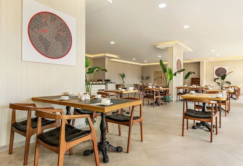 فندق Ramada By Wyndham Cesme