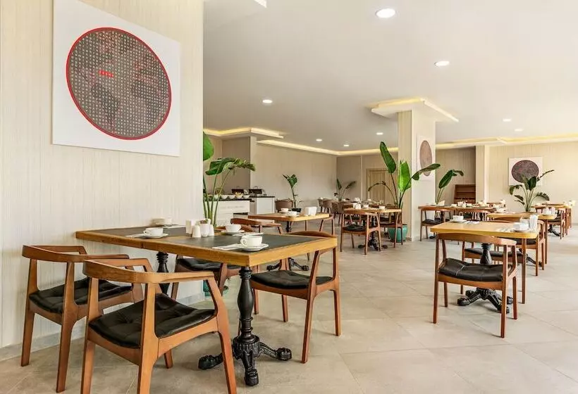 Hotelli Ramada By Wyndham Cesme