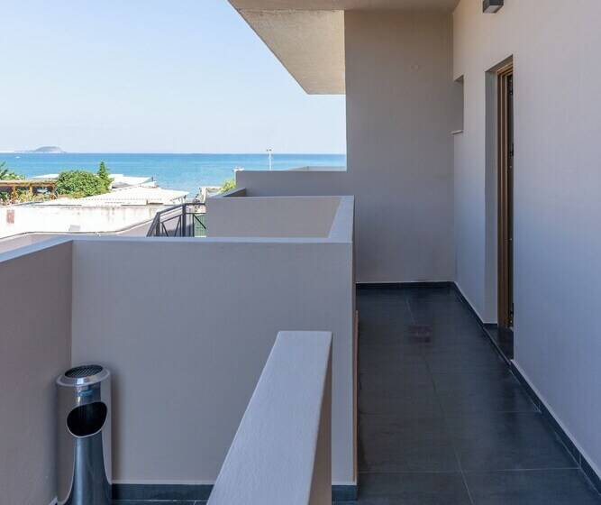 هتل Seaside Living