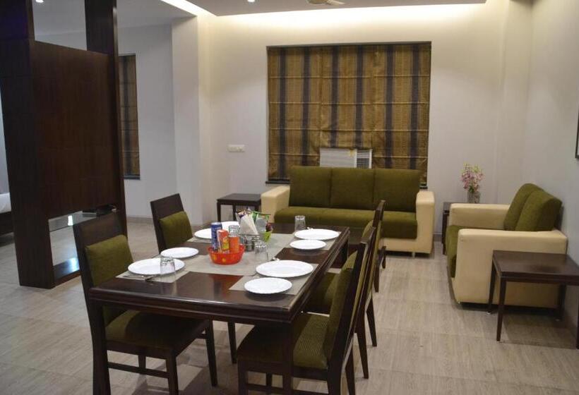 Отель Shrinath Palace