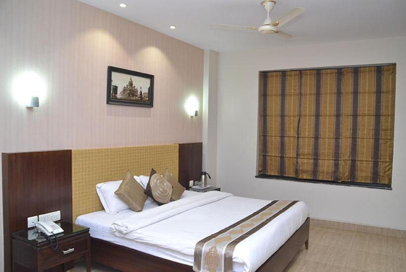 Отель Shrinath Palace