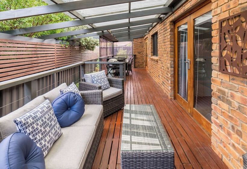 Pension Modern 3br In Macquarie