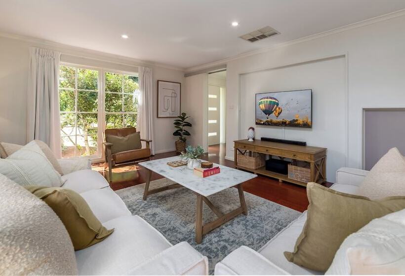 Pension Modern 3br In Macquarie