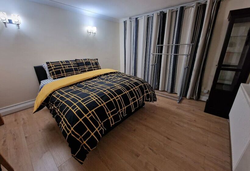 Пансион Rooms Shared Kitchen Free Parking