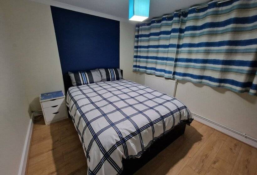 Пансион Rooms Shared Kitchen Free Parking