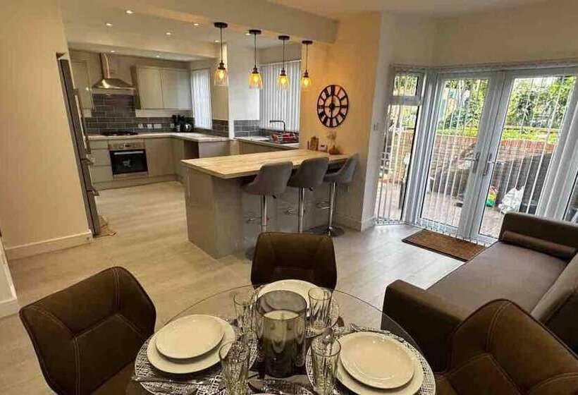דירת נופש Lovely 3 Bed House Near Birmingham Airport & Nec