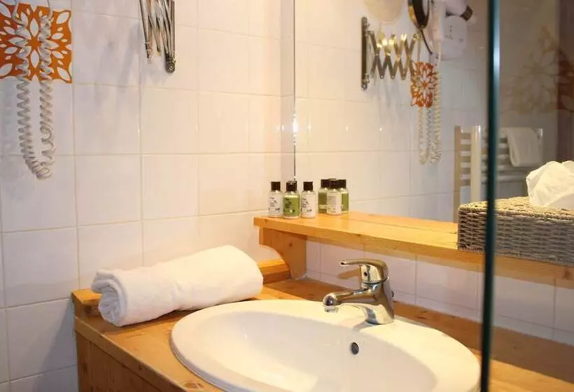 اقامتگاه Résidence Alpina Lodge By Valdiski