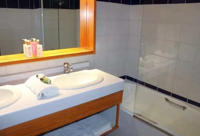 اقامتگاه Résidence Alpina Lodge By Valdiski