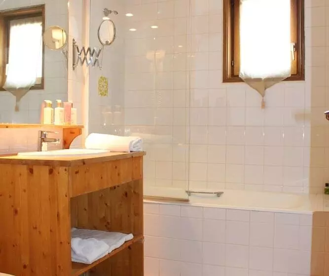 اقامتگاه Résidence Alpina Lodge By Valdiski