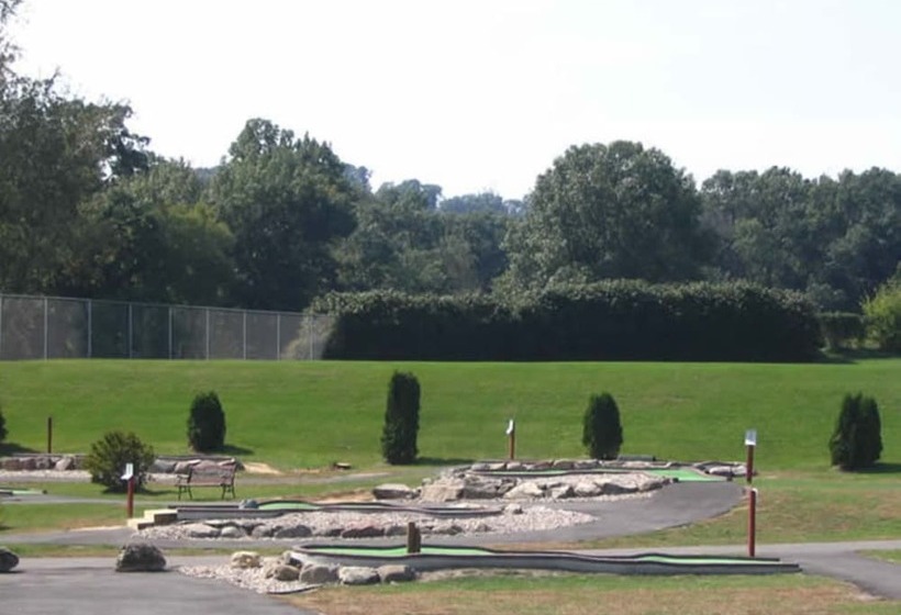 منتجع Christmas Mountain Campground