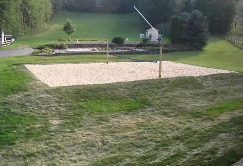 منتجع Christmas Mountain Campground