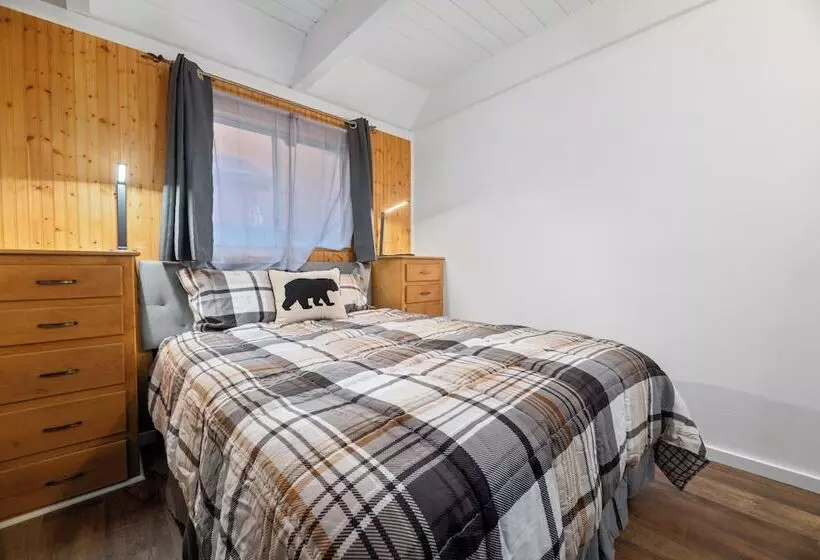 Vanderhut Chalet