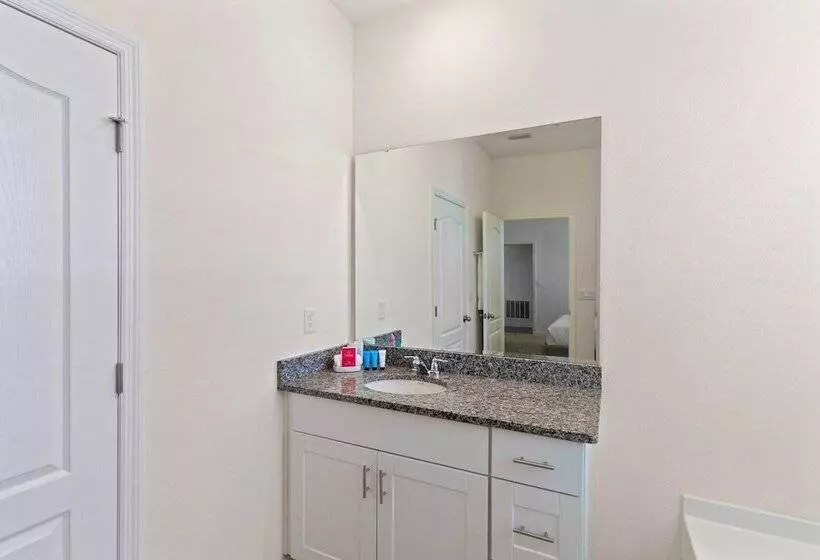 7695 Oakmoss Loop