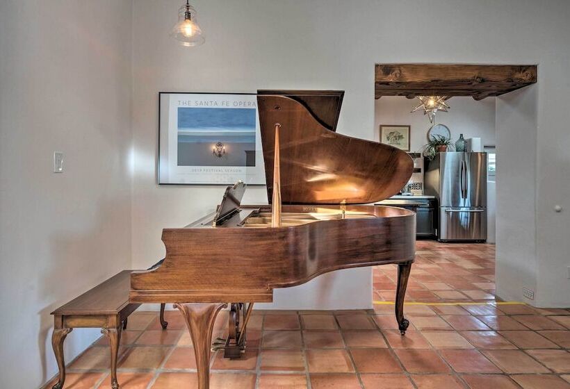 Adobe House W/ Patio   Walk To Dtwn Plaza & Shops!