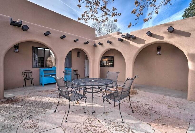 Adobe House W/ Patio   Walk To Dtwn Plaza & Shops!
