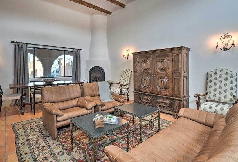 Adobe House W/ Patio   Walk To Dtwn Plaza & Shops!