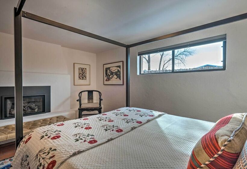 Adobe House W/ Patio   Walk To Dtwn Plaza & Shops!