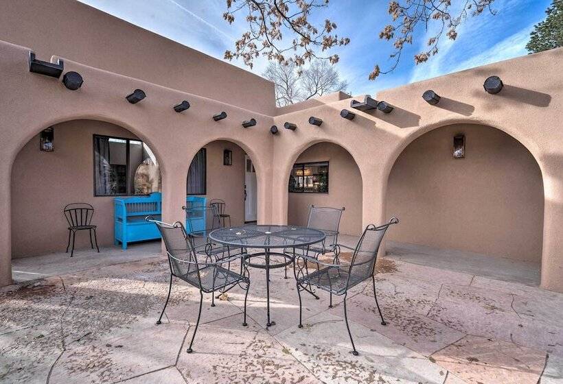 Adobe House W/ Patio   Walk To Dtwn Plaza & Shops!