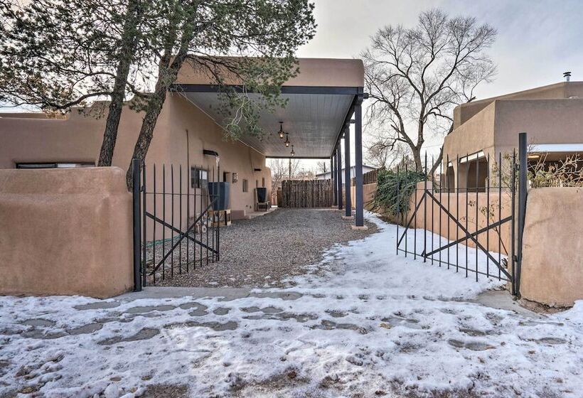 Adobe House W/ Patio   Walk To Dtwn Plaza & Shops!