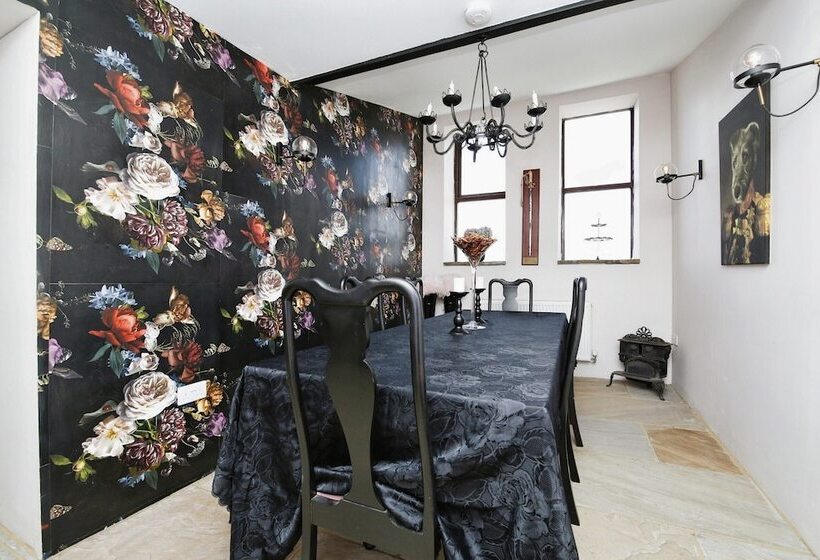 Bed and Breakfast Lanehead Old School