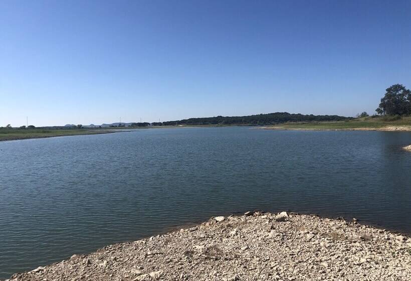 Canyon Lake Grill And Firepit Walk To Lake