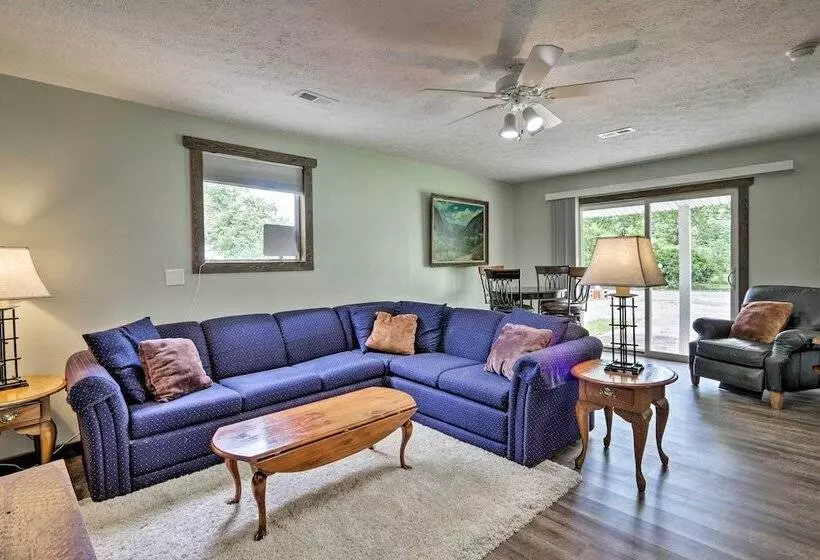 Cottage W/ Yard + Grill ~ 21 Mi To Hocking Hills!