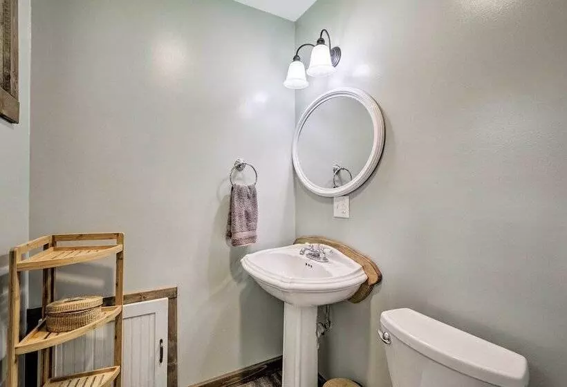 Cottage W/ Yard + Grill ~ 21 Mi To Hocking Hills!