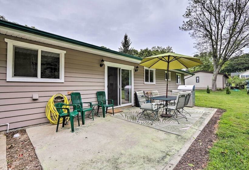 Cottage W/ Yard + Grill ~ 21 Mi To Hocking Hills!