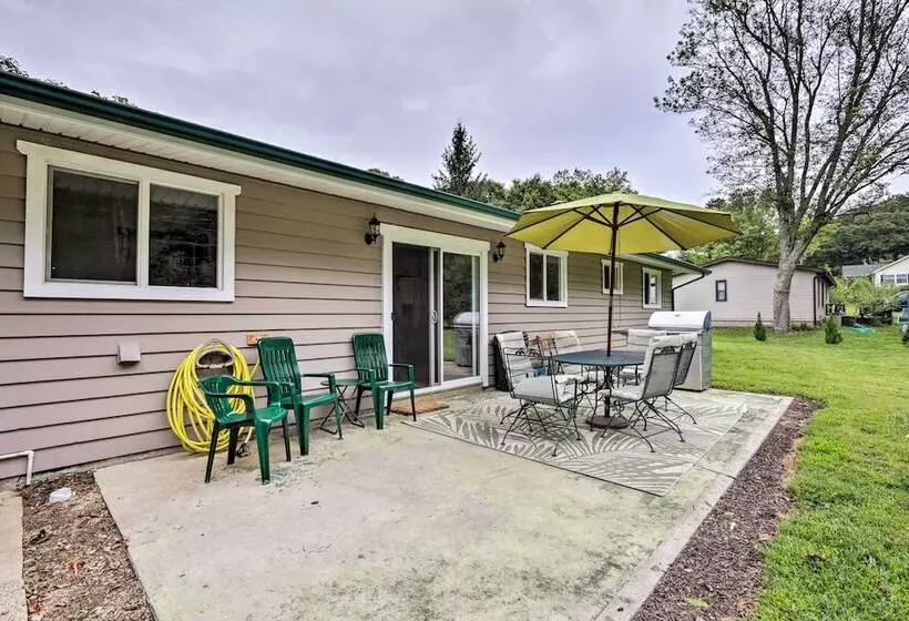 Cottage W/ Yard + Grill ~ 21 Mi To Hocking Hills!