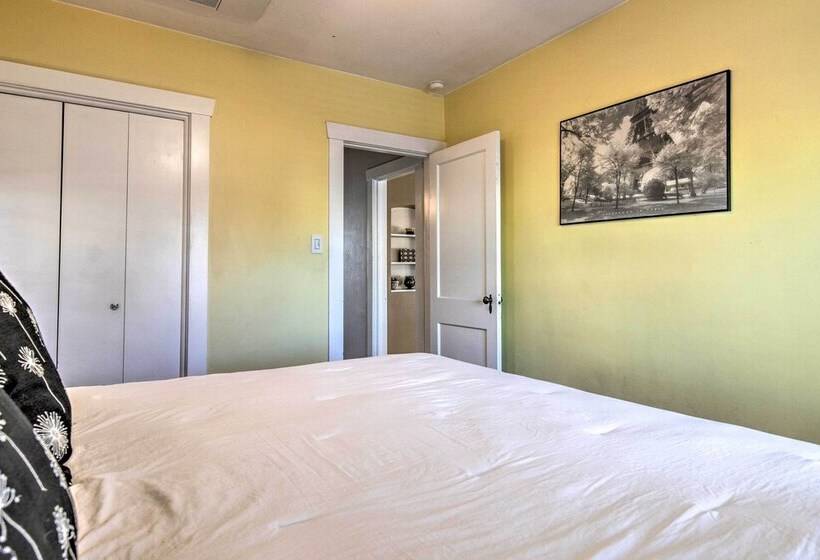 Cozy Denver Home W/ Full Kitchen: 4 Mi To Downtown