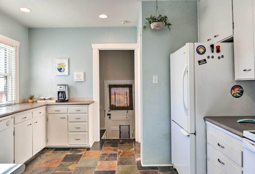 Cozy Denver Home W/ Full Kitchen: 4 Mi To Downtown