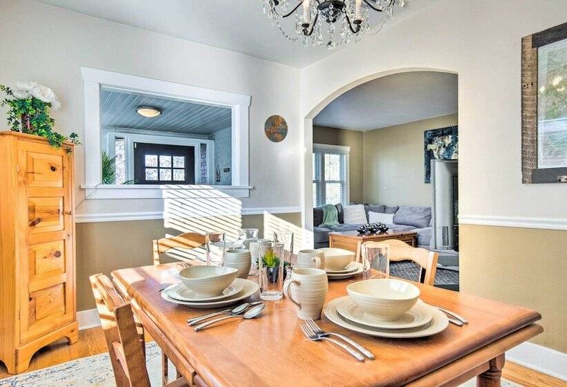 Cozy Denver Home W/ Full Kitchen: 4 Mi To Downtown