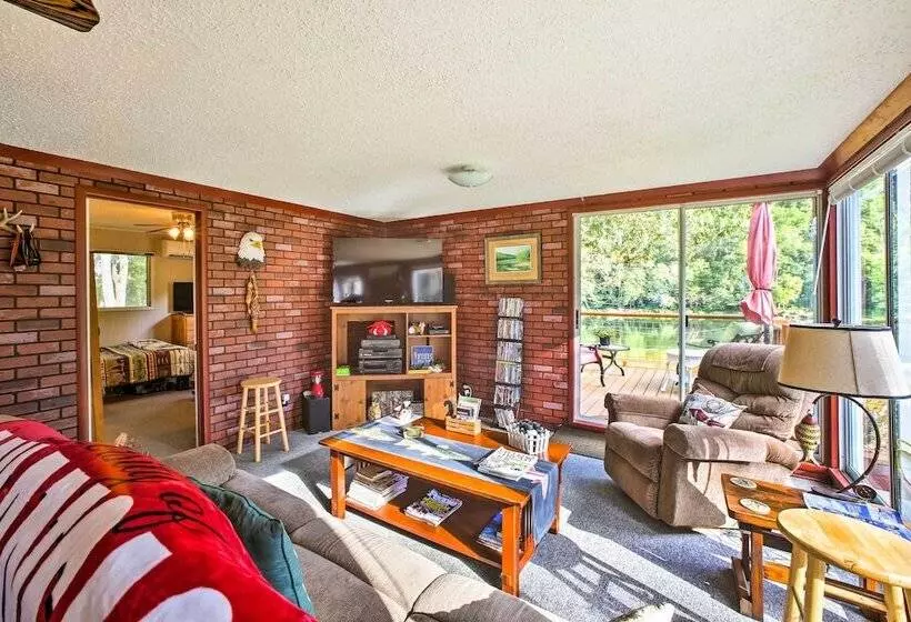 Cozy Waterfront Cottage W/ Deck On White River!