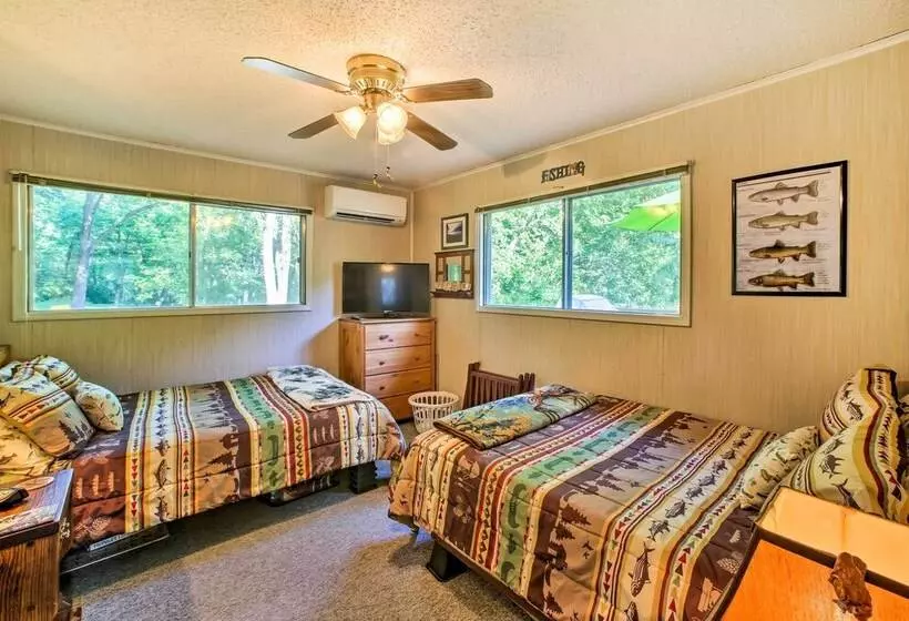 Cozy Waterfront Cottage W/ Deck On White River!