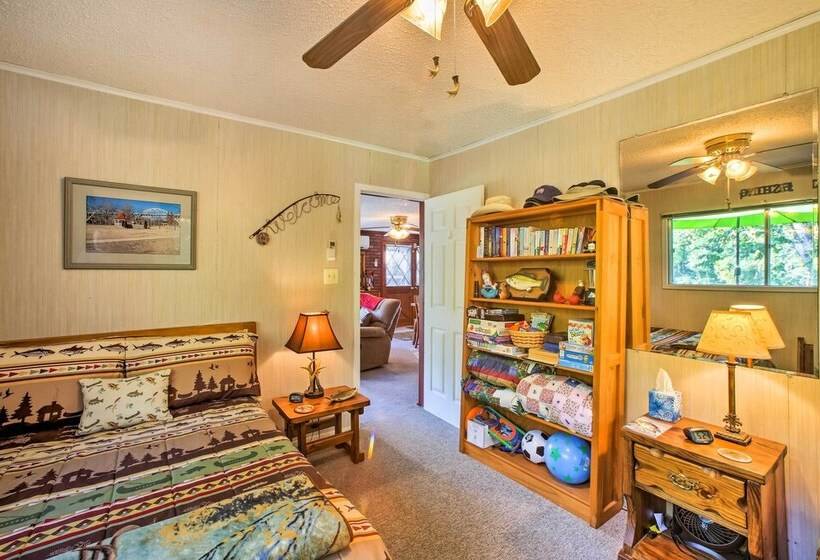 Cozy Waterfront Cottage W/ Deck On White River!