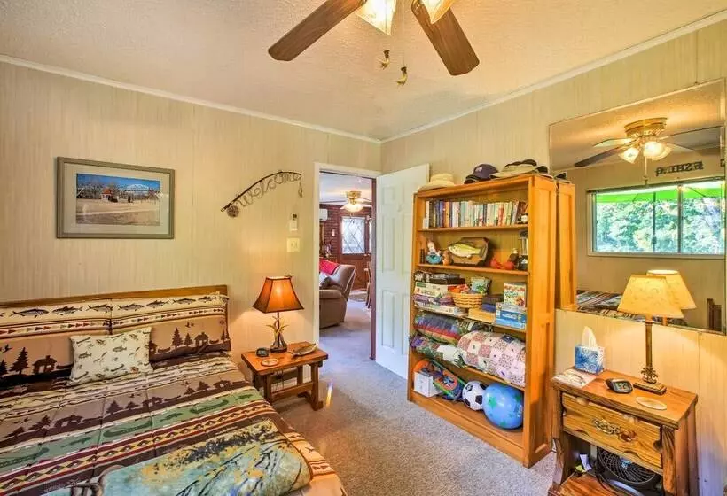 Cozy Waterfront Cottage W/ Deck On White River!