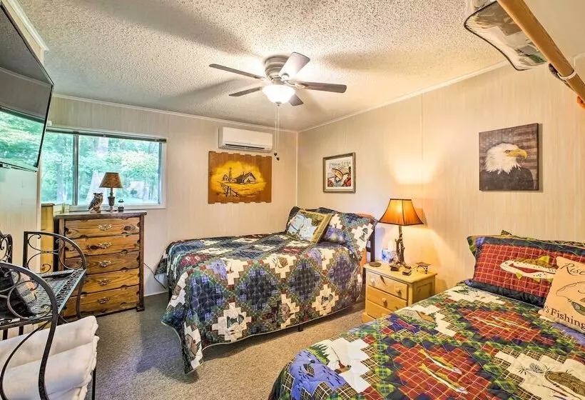 Cozy Waterfront Cottage W/ Deck On White River!