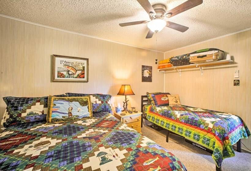 Cozy Waterfront Cottage W/ Deck On White River!