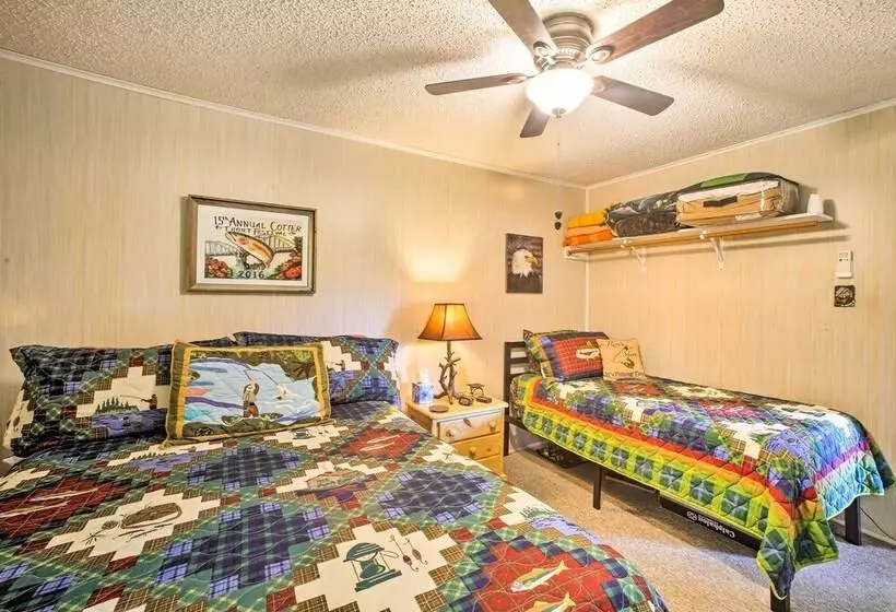 Cozy Waterfront Cottage W/ Deck On White River!