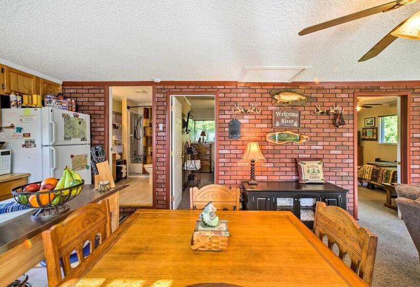 Cozy Waterfront Cottage W/ Deck On White River!